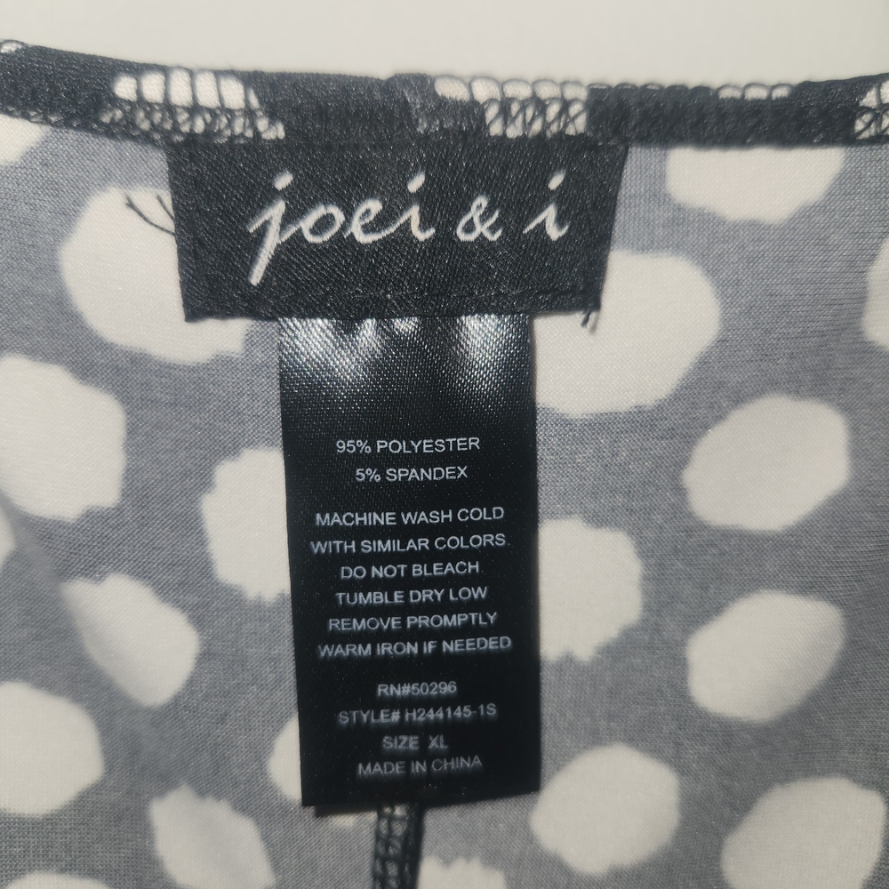 Joei & I Gray and White Polka Dot Top
